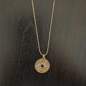 Elegant Gold Pendant Necklace